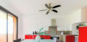 Refrigerador, microondas, horno y lavavajillas 