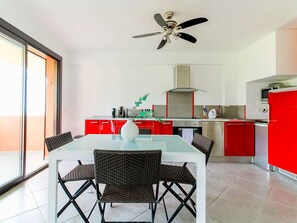 Refrigerador, microondas, horno, lavavajillas