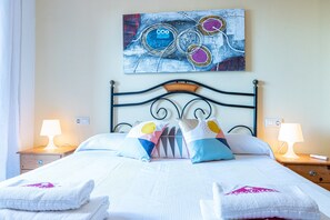 Apartment | 2 bedrooms, iron/ironing board - 0093-mirablau Apartamento con Vista al mar (Castello d'Empuries)