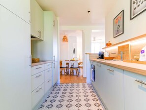 Fridge, microwave, dishwasher, coffee/tea maker