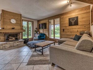 Fernseher, Kamin, Arbeitsbereiche