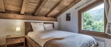 4 bedrooms, free WiFi, bed sheets