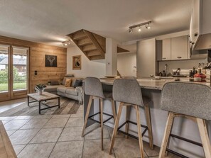 Fernseher, Kamin, Arbeitsbereiche