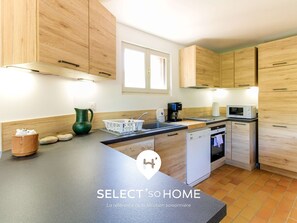 Kjøleskap, mikrobølgeovn, ovn og oppvaskmaskin