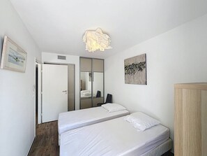 2 bedrooms, free WiFi, wheelchair access - Luxury apartment with spacious terrace - Near Lecques beach (Saint-Cyr-sur-Mer)