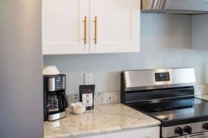 Fridge, microwave, oven, stovetop - Jefferson & Grounds 3BR Steps from HWS and Hot Tub (Geneva)