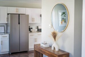 Interior - Jefferson & Grounds 3BR Steps from HWS and Hot Tub (Geneva)