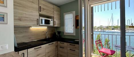 Mikrowelle, Ofen, Herdplatte, Geschirrspüler