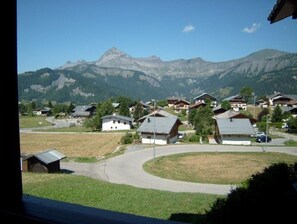 View from property - Apartment for 4, 2 bedrooms, includes parking (Crest-Voland)