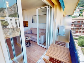 Outdoor dining - Renovated studio with air conditioning and wifi, top floor, sea view in Menton (Menton)