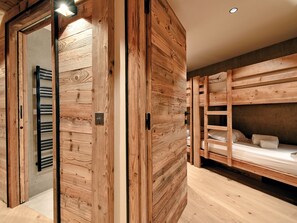 6 bedrooms, free WiFi, bed sheets - Chalet rental in Les Allues (Les Allues)
