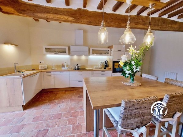 Kjøleskap, mikrobølgeovn, ovn og oppvaskmaskin