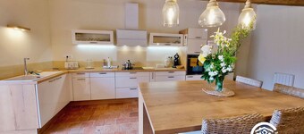 The Aviary Plessis: Exceptional Home for 14 Guests