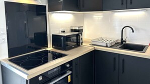 Private kitchen - 3-room house, sleeps 5, pool & parking, near the sea (Bretignolles-sur-Mer)