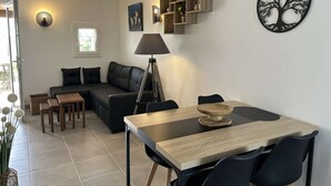 Interior - 3-room house, sleeps 5, pool & parking, near the sea (Bretignolles-sur-Mer)