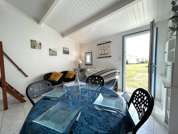 Dining - Cottage with heated pool, near the sea (Bretignolles-sur-Mer)
