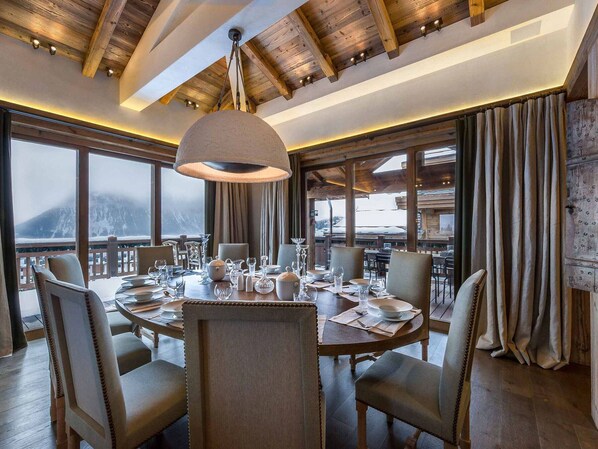 Dining - Luxury Chalet with Private Pool and Spa in Courchevel 1850 (Courchevel 1850)