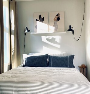 1 slaapkamer, een strijkplank/strijkijzer, gratis wifi, beddengoed