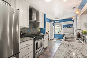 Fridge, microwave, oven, stovetop - Beach Days Pool House (San Diego)