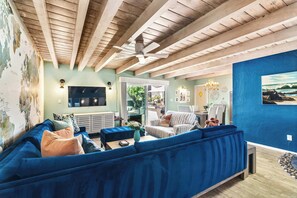 Televisión, videojuegos, oficina