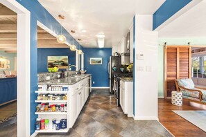 Fridge, microwave, oven, stovetop - Beach Days Pool House (San Diego)