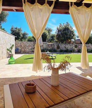 Outdoor dining