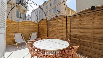 Apartment | Outdoor dining