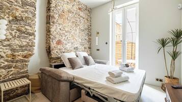 Apartment | 2 bedrooms, iron/ironing board, bed sheets