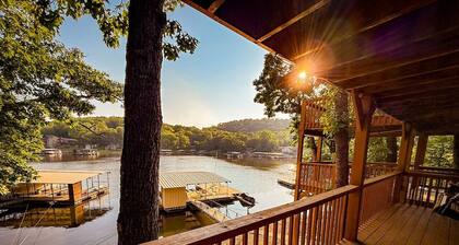 Lakefront-4BD/2BA/Dock/Grill/Decks/Firepit-12PP