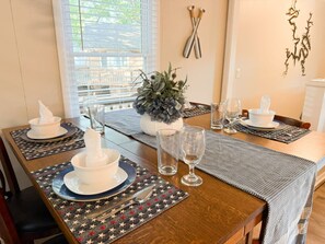 Dining - Lakefront-4BD/2BA/Dock/Grill/Decks/-12PP (Camdenton)