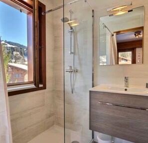 淋浴設備、風筒、提供毛巾、番梘