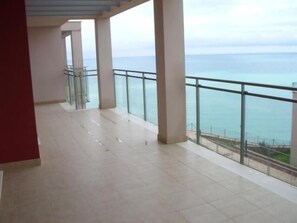 Apartemen, 3 kamar tidur, akses difabel, balkon | Balkon