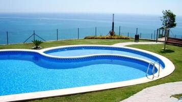 Appartement, 3 chambres, accessible aux personnes à mobilité réduite, balcon | Piscine | Piscine extérieure