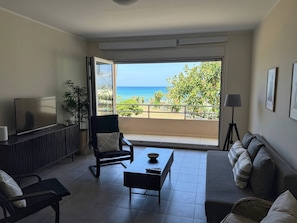 Apartment, 2 Bedrooms, Smoking, Balcony | Living room