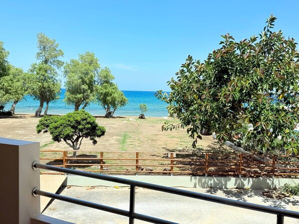 Apartment, 2 Bedrooms, Smoking, Balcony | Property grounds