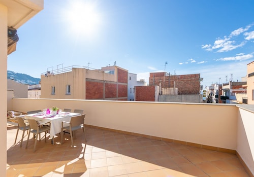 Elegant Penthouse Stay Near the Sea