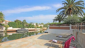 Unclassified image, 5 of 56, button - Villa in Empuriabrava With Private Pool & Mooring (Castello d'Empuries)