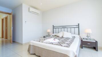 Villa | 4 bedrooms, iron/ironing board