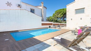 Unclassified image, 3 of 56, button - Villa in Empuriabrava With Private Pool & Mooring (Castello d'Empuries)