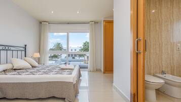 Villa | 4 bedrooms, iron/ironing board