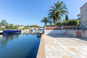 Villa | Exterior - Villa in Empuriabrava With Private Pool & Mooring (Castello d'Empuries)
