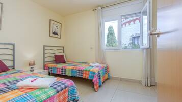 Villa | 4 bedrooms, iron/ironing board