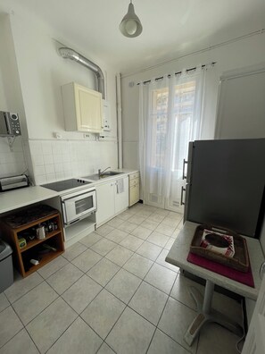 Microwave, stovetop - Seafront apartment on the Promenade des Anglais (Nice)