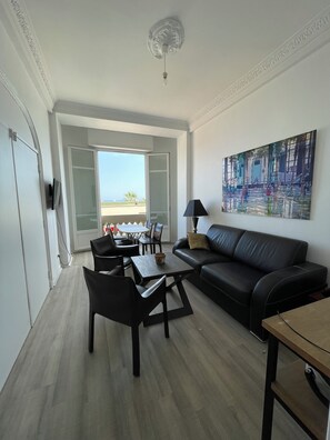 Smart TV - Seafront apartment on the Promenade des Anglais (Nice)
