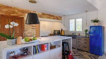 Oven, stovetop, dishwasher