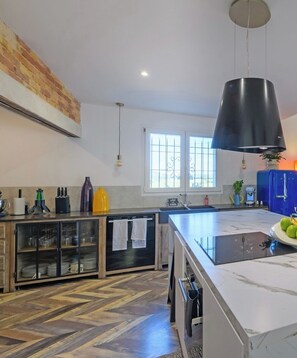 Oven, stovetop, dishwasher