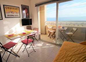 Apartment | Dining