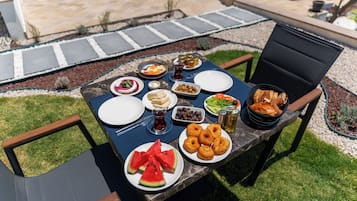 Bao gồm bữa sáng đặc sản địa phương hàng ngày