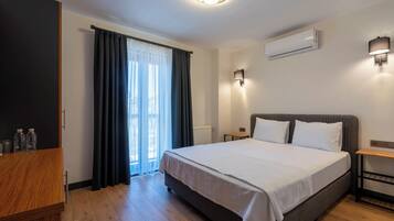 Superior Double or Twin Room, Partial Sea View | Egyptian cotton sheets, premium bedding, Select Comfort beds