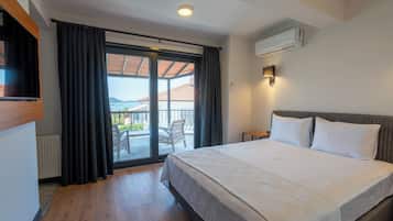 Chambre Double Deluxe, terrasse, vue mer | Draps en coton égyptien, literie de qualité supérieure